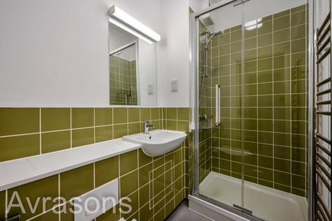 Studio to rent, Brixton Road, Oval