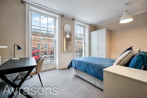 Studio to rent, Brixton Road, Oval