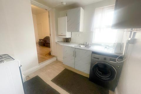 3 bedroom flat to rent, Strathmore Crescent, Newcastle upon Tyne NE4