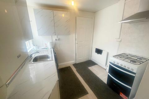 3 bedroom flat to rent, Strathmore Crescent, Newcastle upon Tyne NE4