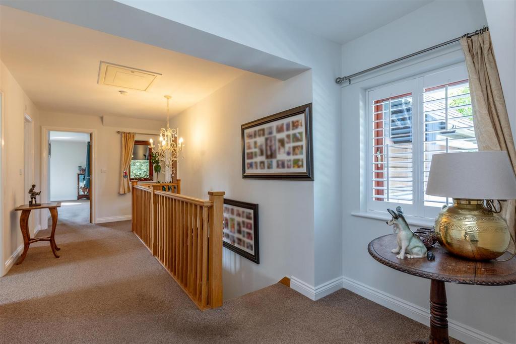 The Lodge, Westbury on Trym Landing 2.jpg