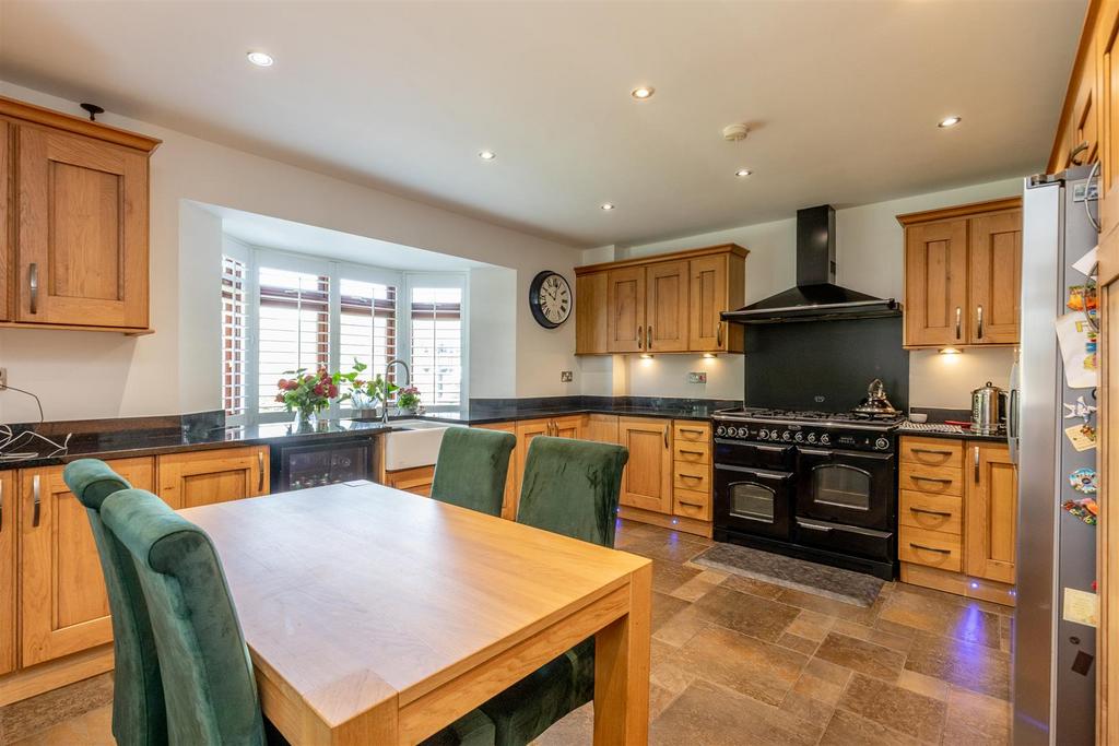 The Lodge, Westbury on Trym Kitchen 6.jpg
