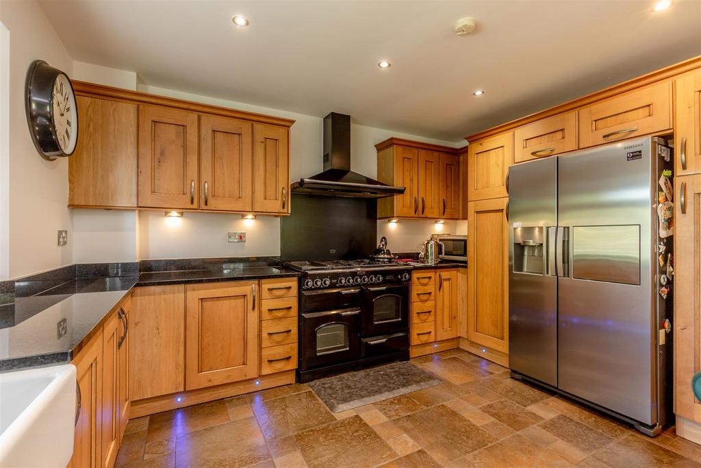 The Lodge, Westbury on Trym Kitchen 4.jpg