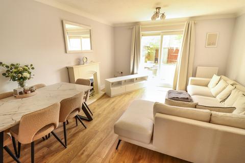 62 Rawlyn Close, Chafford Hundred, Grays, RM16 6BS