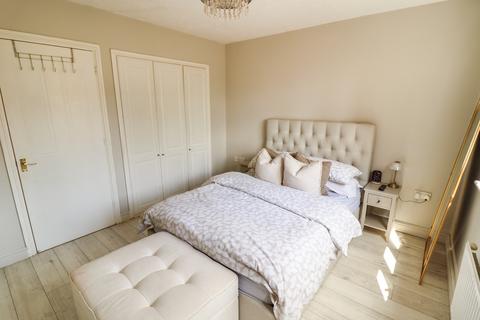 62 Rawlyn Close, Chafford Hundred, Grays, RM16 6BS