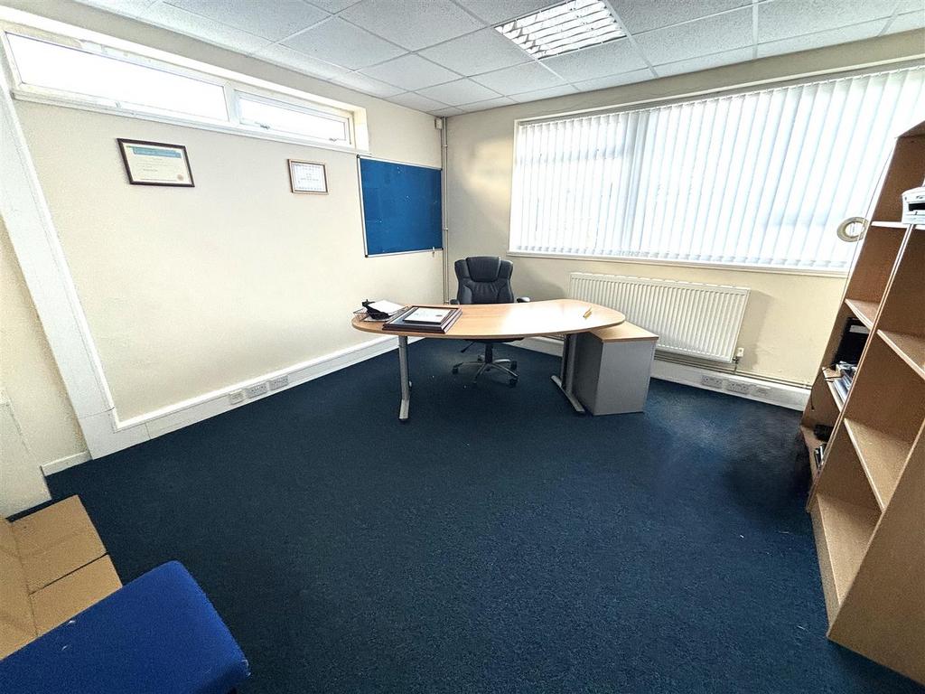 OFFICE 2.jpeg