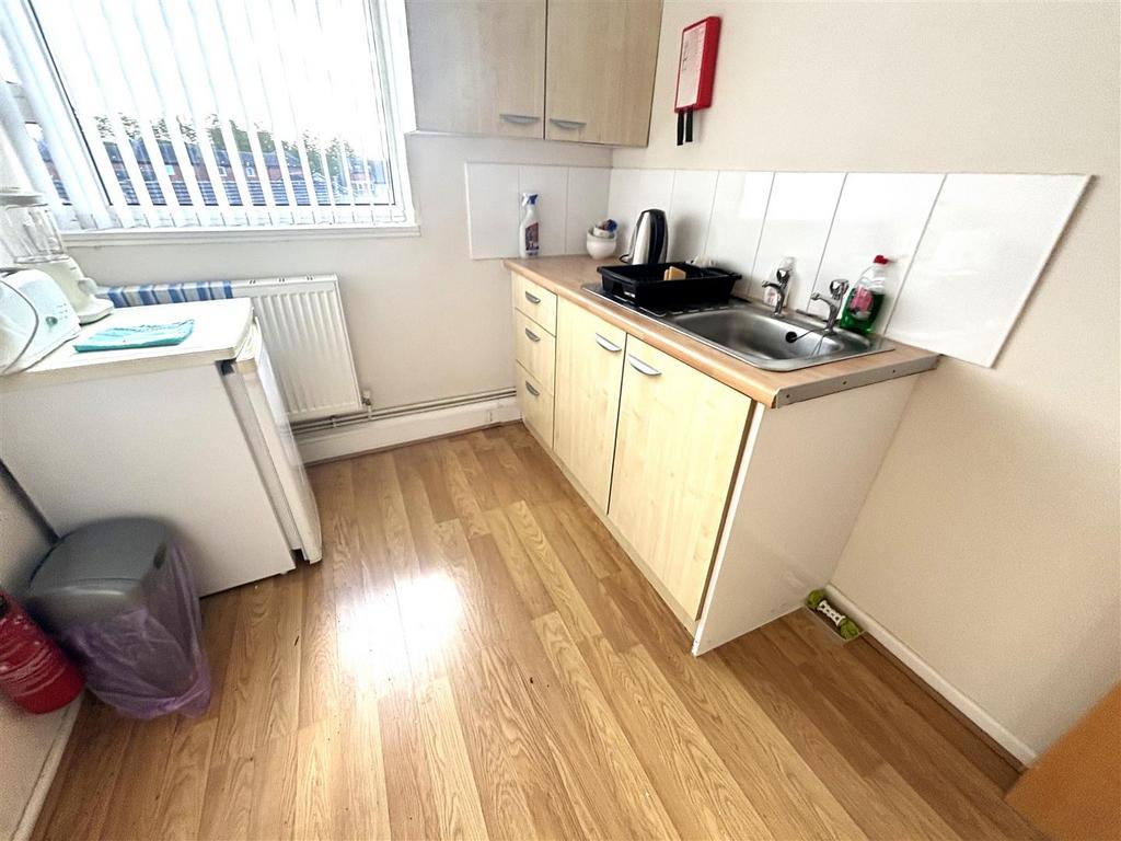 Kitchen Area.jpeg