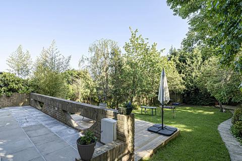 67 Laurel Way, London, N20 8HT