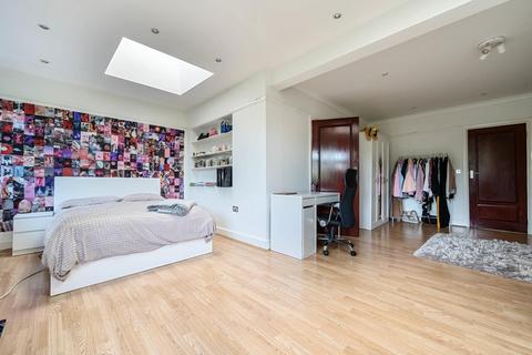 67 Laurel Way, London, N20 8HT