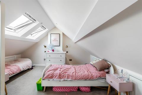23 Lodge Close, Fetcham, Leatherhead, KT22 9QZ