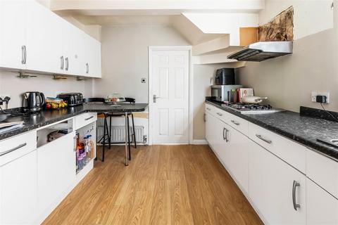 23 Lodge Close, Fetcham, Leatherhead, KT22 9QZ