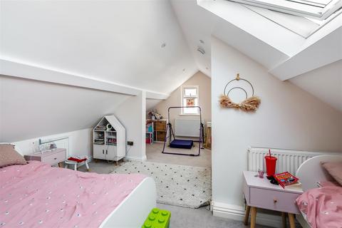 23 Lodge Close, Fetcham, Leatherhead, KT22 9QZ