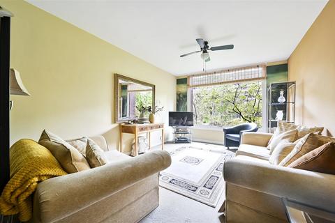 1 bedroom apartment for sale, Brandon Mews, London EC2Y