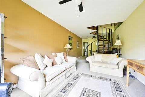 1 bedroom apartment for sale, Brandon Mews, London EC2Y