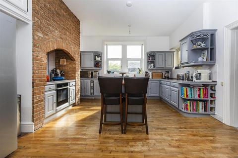 5 bedroom detached house for sale, Whitcliffe Road, Cleckheaton