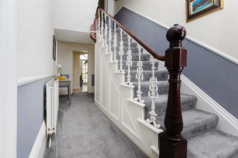 5 bedroom detached house for sale, Whitcliffe Road, Cleckheaton