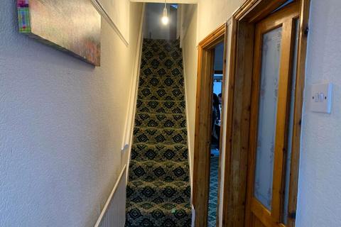 3 bedroom terraced house to rent, Chatsworth Road, Luton LU4