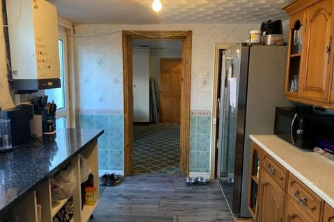3 bedroom terraced house to rent, Chatsworth Road, Luton LU4