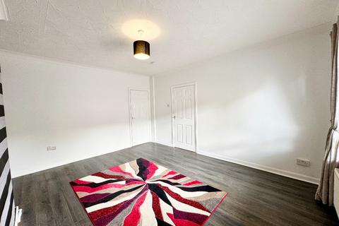 3 bedroom terraced house to rent, Leithland Road, Glasgow G53