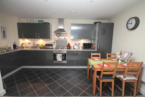 2 bedroom apartment to rent, Viridian Square, Aylesbury HP21