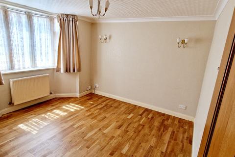 4 bedroom terraced house for sale, Barr Road, Gravesend DA12