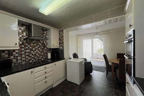 2 bedroom semi-detached bungalow for sale, Caldene Avenue, Bradford BD12