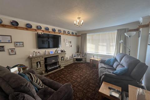2 bedroom semi-detached bungalow for sale, Caldene Avenue, Bradford BD12