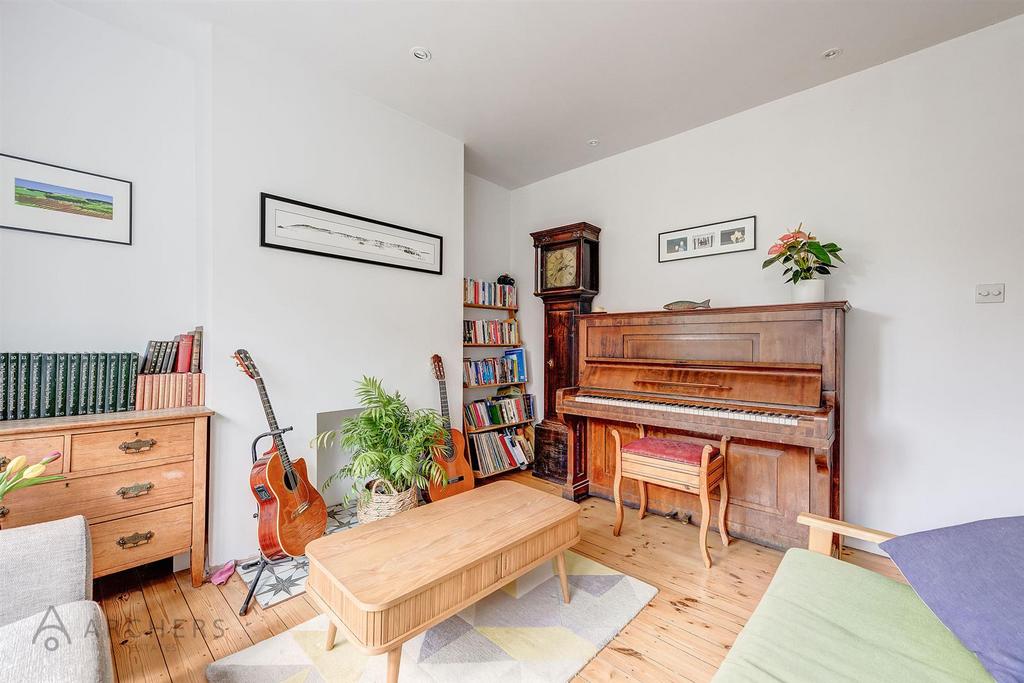 5 Toftwood Ave(Interior)(12of41).jpg
