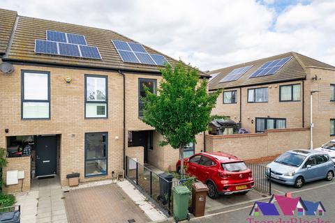 3 bedroom detached house for sale, Ypres Place, Dagenham RM9