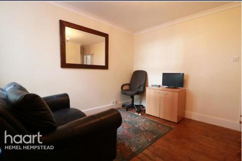 undefined, Leavesden Road, Watford