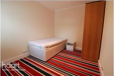 undefined, Leavesden Road, Watford