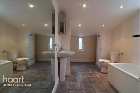 1 bedroom terraced house to rent, Leavesden Road, Watford