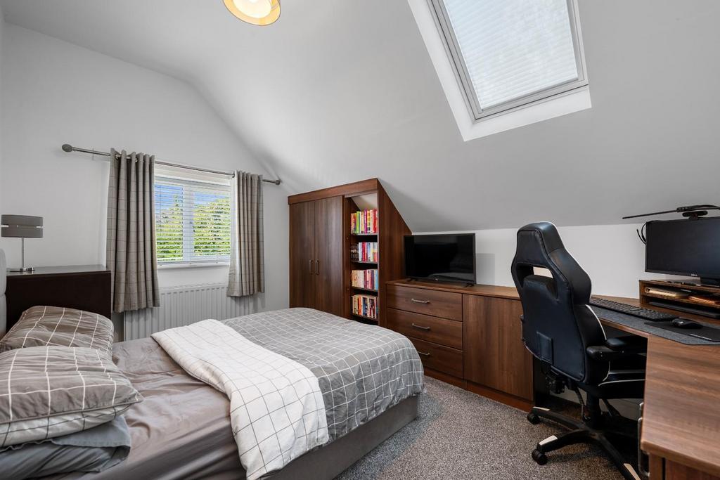 BEDROOM 1 03.jpg