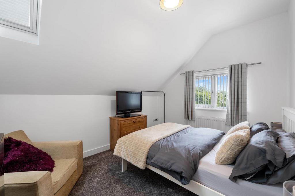 BEDROOM 2 03.jpg