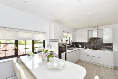 82 Whyteleafe Road, Caterham, CR3 5EF