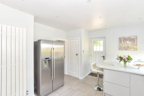 82 Whyteleafe Road, Caterham, CR3 5EF