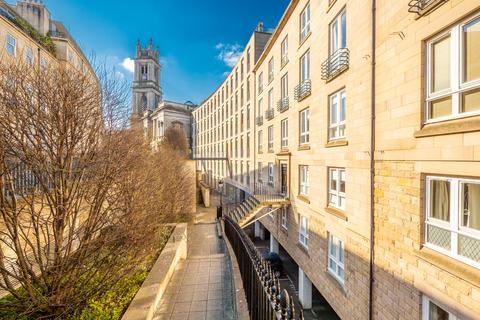 26/12 Fettes Row, Edinburgh, EH3 6RL