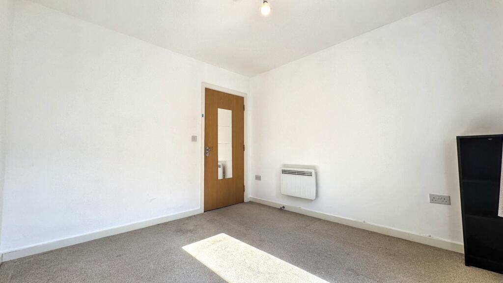 A cozy double bedroom featuring a bright atmosp...
