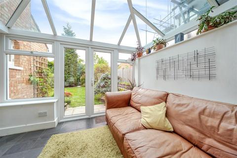 22 Bradgate Road, Bedford, MK40 3DE