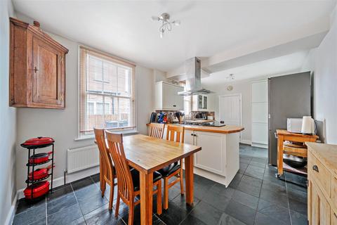 22 Bradgate Road, Bedford, MK40 3DE