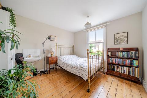 22 Bradgate Road, Bedford, MK40 3DE
