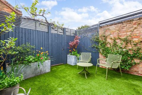 71 South Western Road, Twickenham, TW1 1LG
