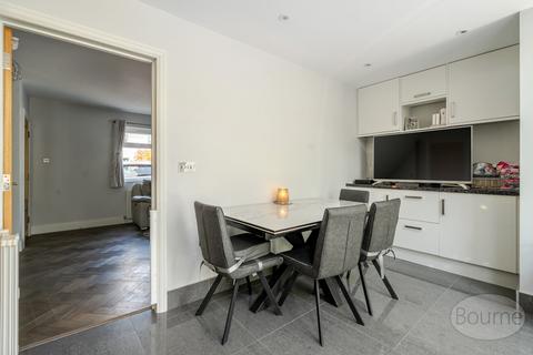 3 bedroom end of terrace house for sale, Gloucester Road, Guildford, Surrey, GU2