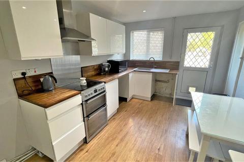 2 bedroom semi-detached house to rent, Maidstone Road, Kent, ME1