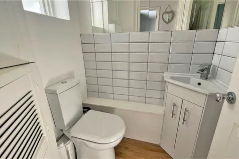 2 bedroom semi-detached house to rent, Maidstone Road, Kent, ME1