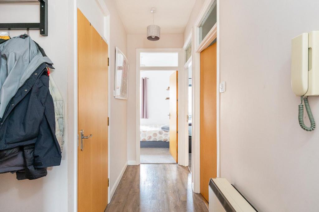 0 G6 CRE - Hallway B.jpg