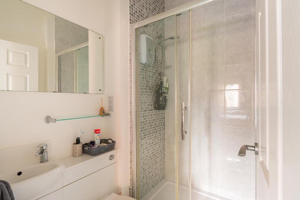 0 G6 CRE - Ensuite A.jpg