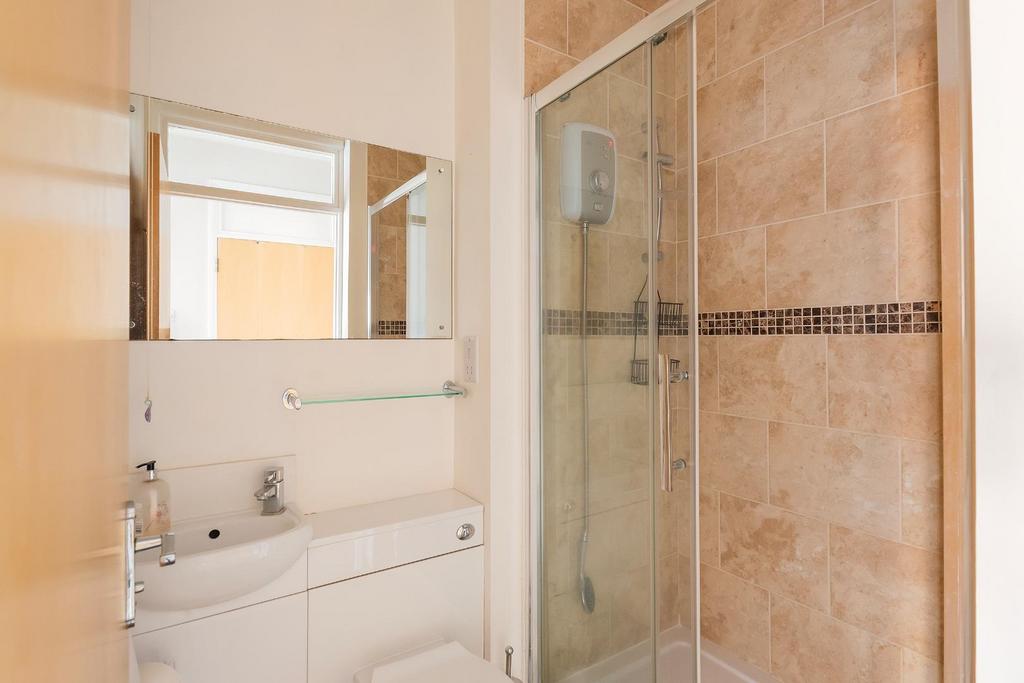 0 G6 CRE - Bathroom B.jpg