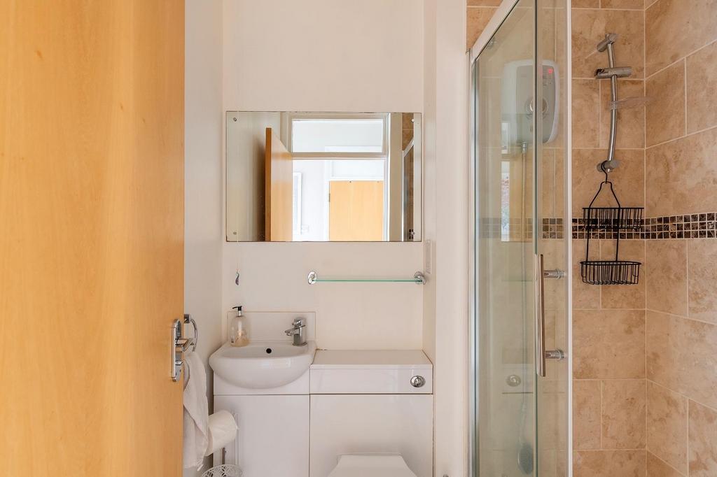 0 G6 CRE - Bathroom A.jpg