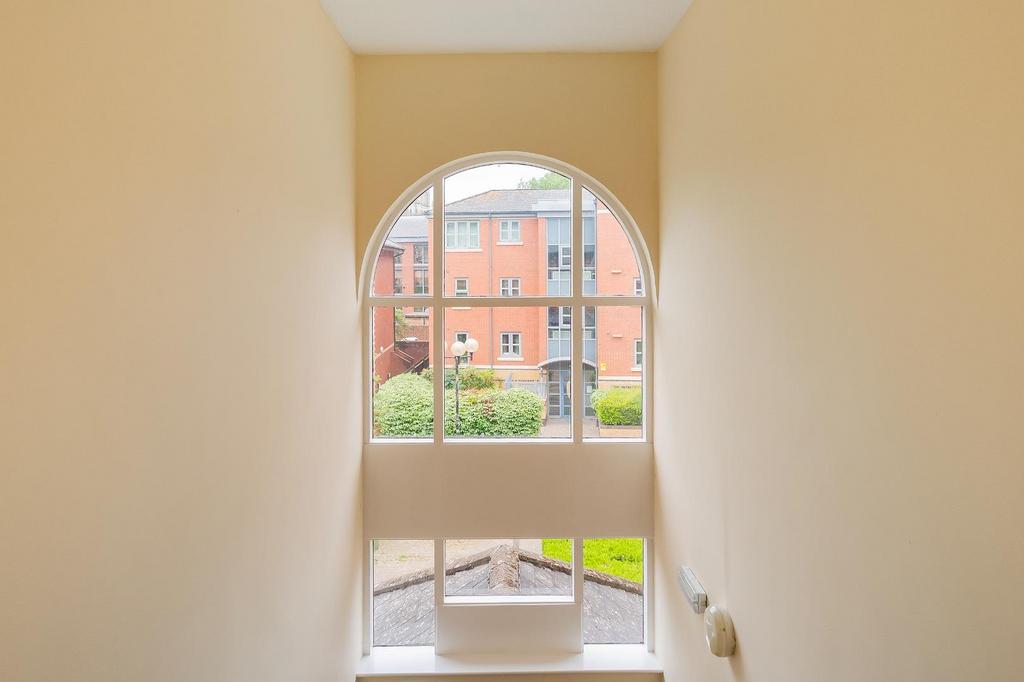 0 G6 CRE - Entrance Stairs A.jpg